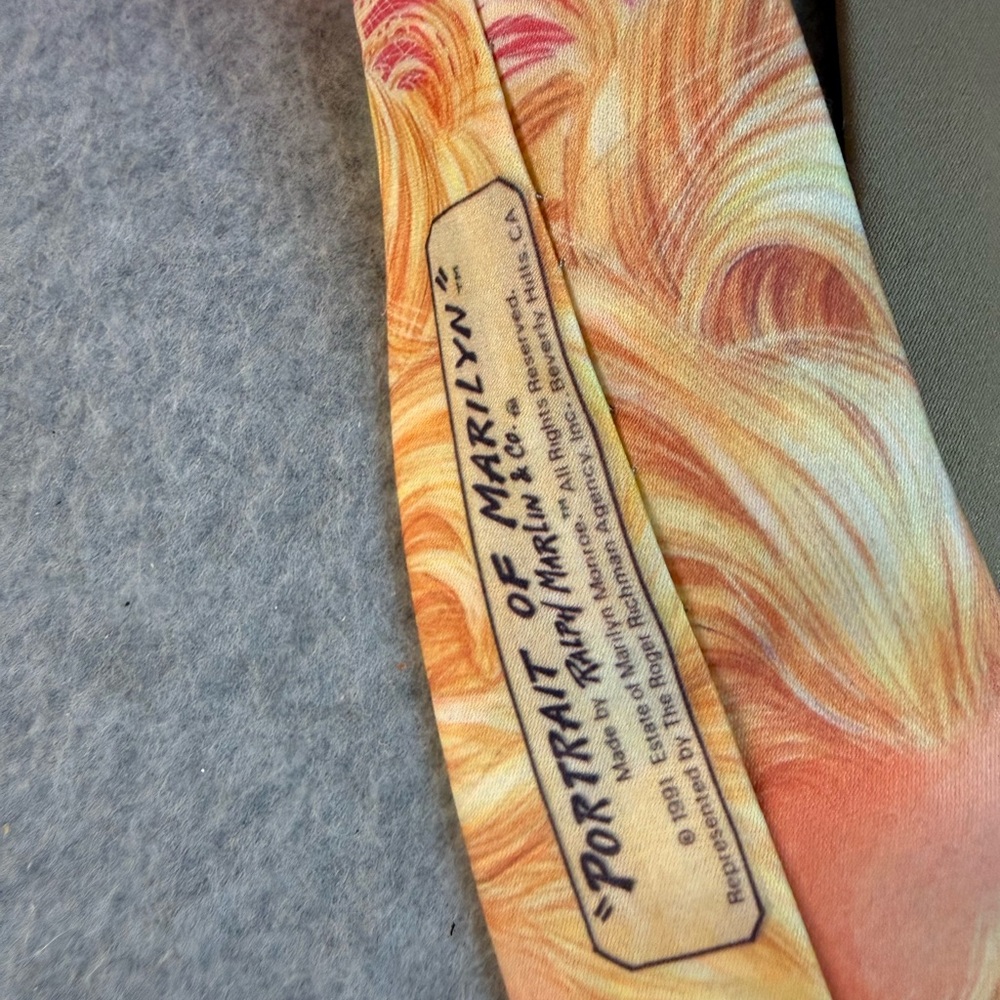 Vintage 1991 "PORTRAIT OF
MARILYN" by Ralph Marlin Neck Tie - Picture 3 of 4